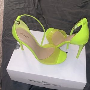 Also heels size 7